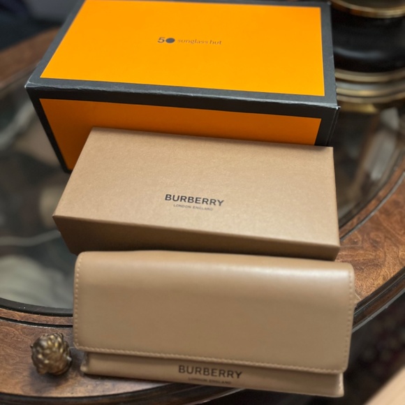 Burberry sunglasses women main image 6